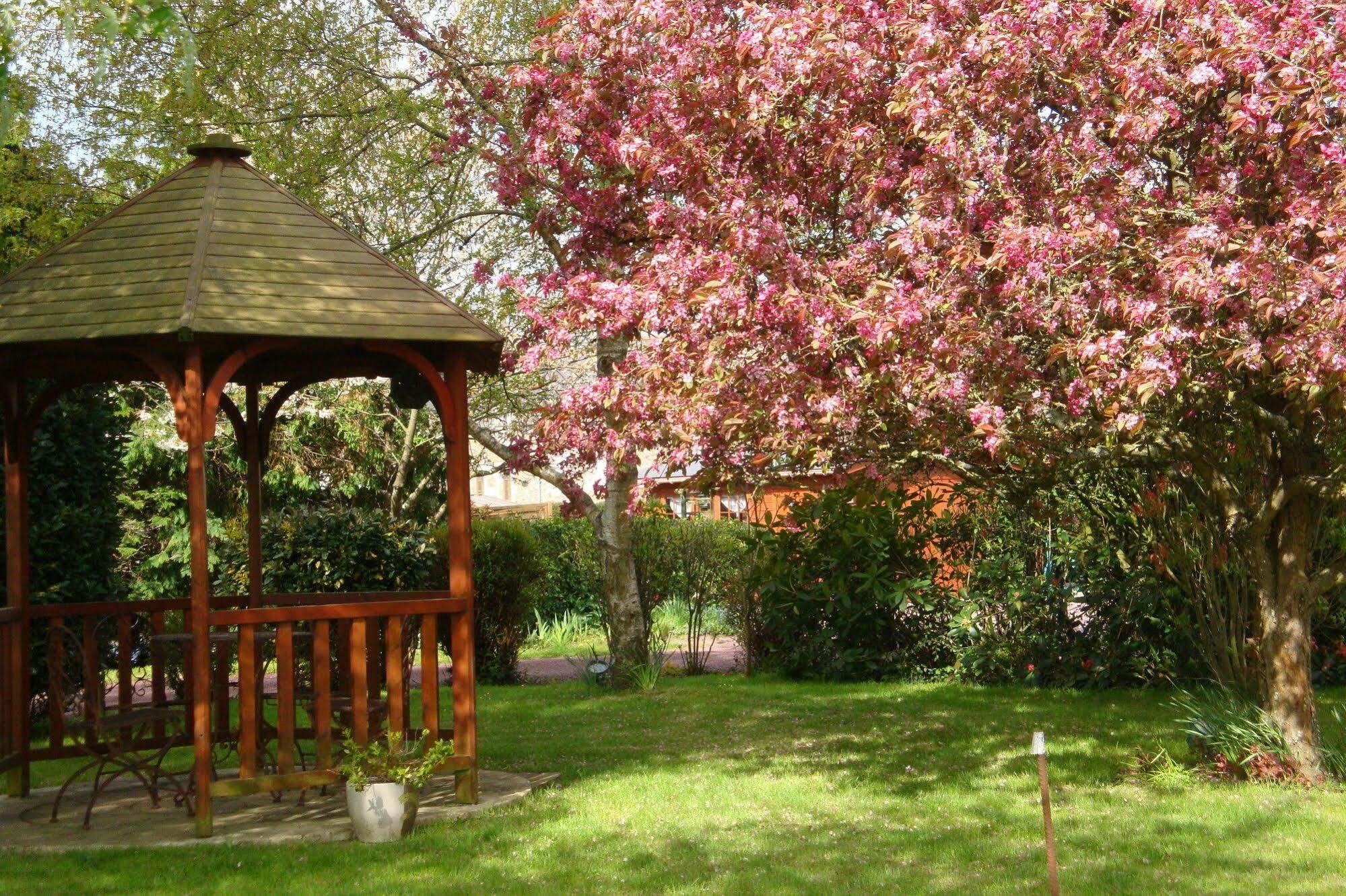 Au Jardin D'Eloise Bed & Breakfast Tremereuc ภายนอก รูปภาพ